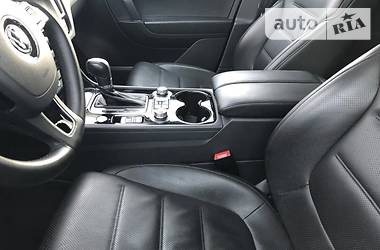 Позашляховик / Кросовер Volkswagen Touareg 2017 в 