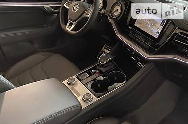 Позашляховик / Кросовер Volkswagen Touareg 2020 в 