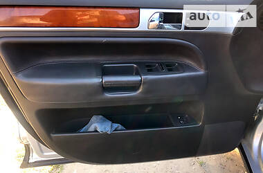 Позашляховик / Кросовер Volkswagen Touareg 2004 в 