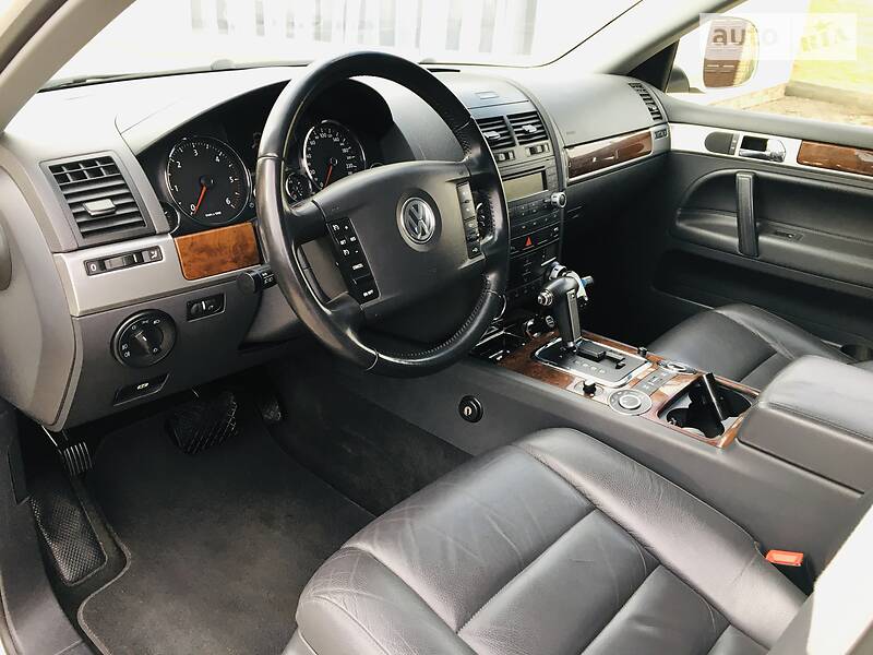 Позашляховик / Кросовер Volkswagen Touareg 2008 в Новомосковську