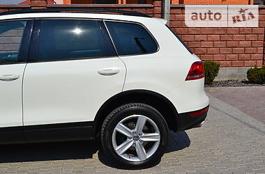 Позашляховик / Кросовер Volkswagen Touareg 2012 в 