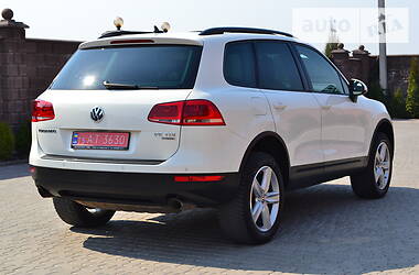 Позашляховик / Кросовер Volkswagen Touareg 2012 в 