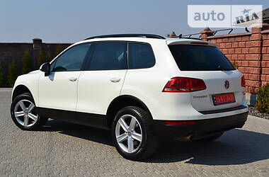Позашляховик / Кросовер Volkswagen Touareg 2012 в 