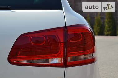Позашляховик / Кросовер Volkswagen Touareg 2012 в 