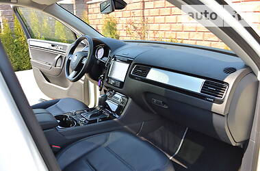 Позашляховик / Кросовер Volkswagen Touareg 2012 в 