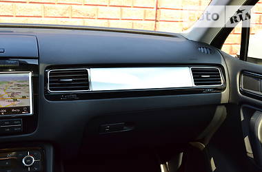Позашляховик / Кросовер Volkswagen Touareg 2012 в 