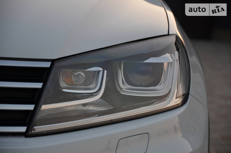 Позашляховик / Кросовер Volkswagen Touareg 2015 в Луцьку