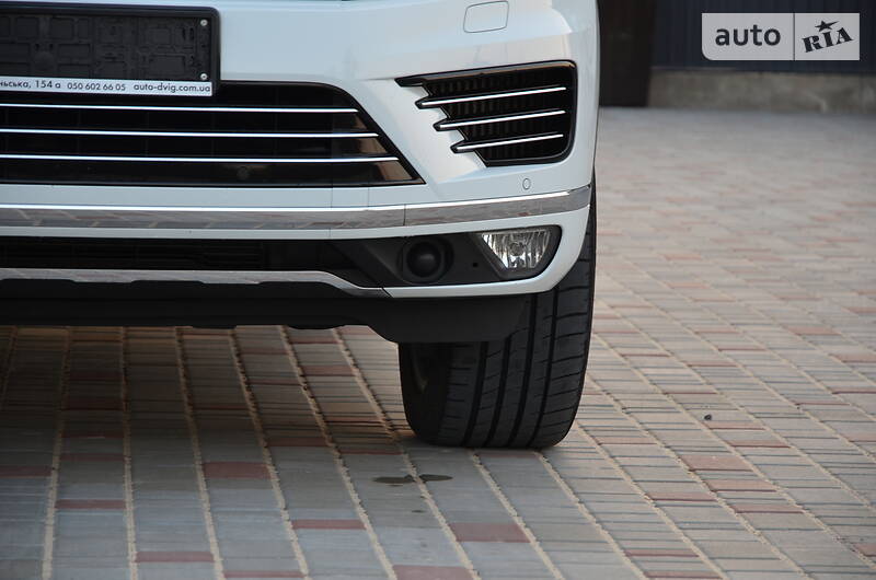 Позашляховик / Кросовер Volkswagen Touareg 2015 в Луцьку