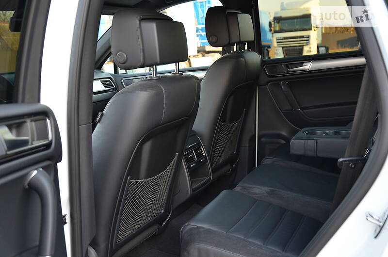 Позашляховик / Кросовер Volkswagen Touareg 2015 в Луцьку