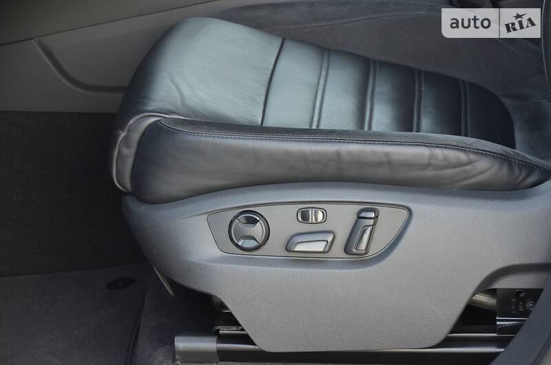 Позашляховик / Кросовер Volkswagen Touareg 2015 в Луцьку