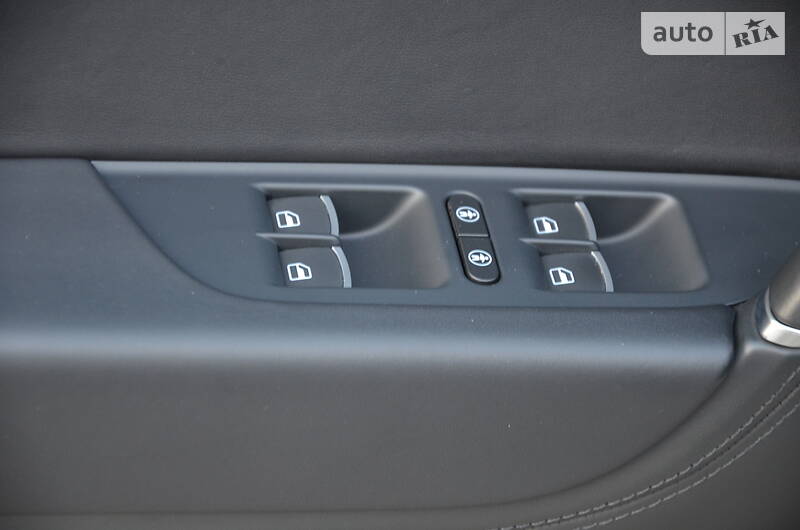 Позашляховик / Кросовер Volkswagen Touareg 2015 в Луцьку