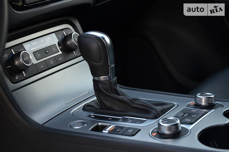 Позашляховик / Кросовер Volkswagen Touareg 2015 в Луцьку