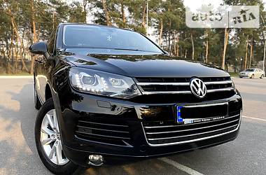 Позашляховик / Кросовер Volkswagen Touareg 2013 в 