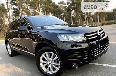 Позашляховик / Кросовер Volkswagen Touareg 2013 в 
