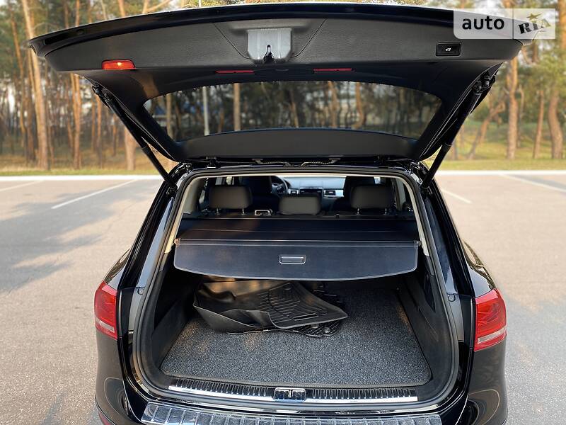 Позашляховик / Кросовер Volkswagen Touareg 2013 в Києві