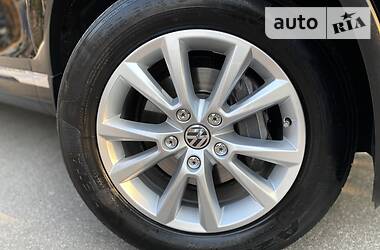 Позашляховик / Кросовер Volkswagen Touareg 2013 в 