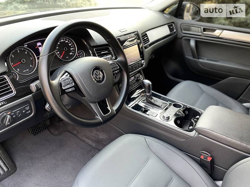 Позашляховик / Кросовер Volkswagen Touareg 2013 в Києві