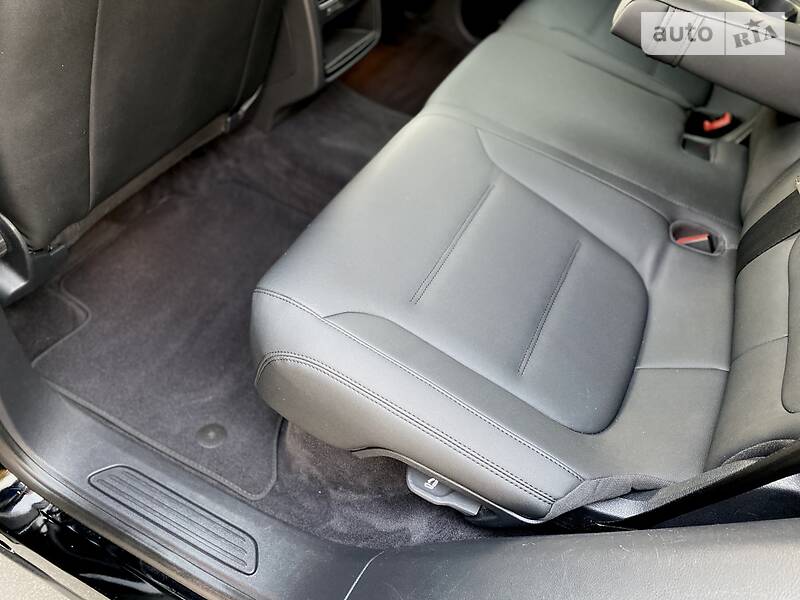 Позашляховик / Кросовер Volkswagen Touareg 2013 в Києві