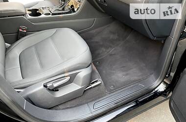 Позашляховик / Кросовер Volkswagen Touareg 2013 в 