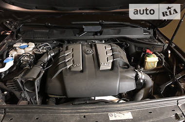 Позашляховик / Кросовер Volkswagen Touareg 2012 в 