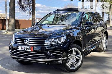 Позашляховик / Кросовер Volkswagen Touareg 2016 в 
