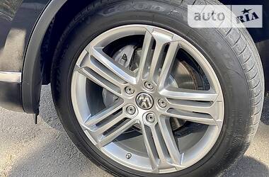 Позашляховик / Кросовер Volkswagen Touareg 2016 в 