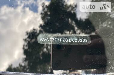 Позашляховик / Кросовер Volkswagen Touareg 2016 в 