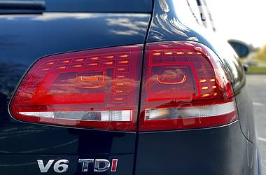 Позашляховик / Кросовер Volkswagen Touareg 2014 в 