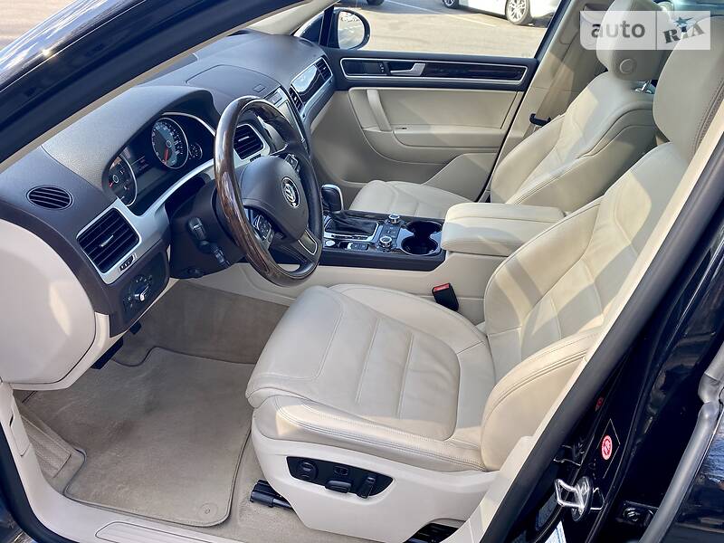 Внедорожник / Кроссовер Volkswagen Touareg 2014 в Виннице