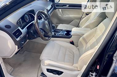 Позашляховик / Кросовер Volkswagen Touareg 2014 в 