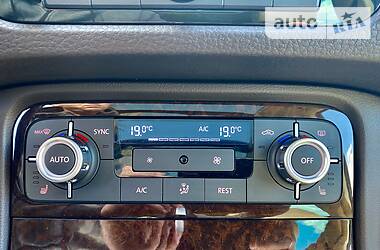 Позашляховик / Кросовер Volkswagen Touareg 2014 в 