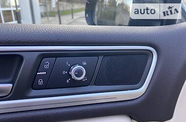 Позашляховик / Кросовер Volkswagen Touareg 2014 в 