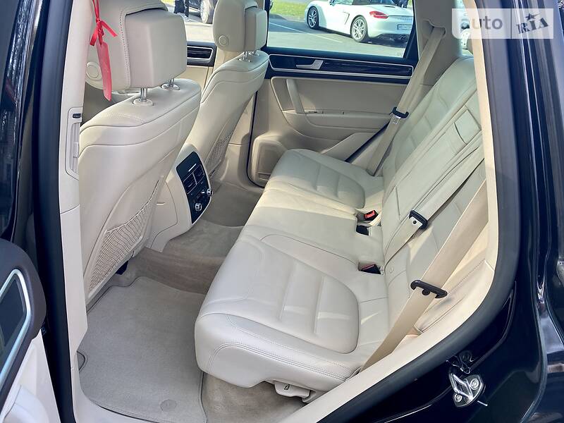 Внедорожник / Кроссовер Volkswagen Touareg 2014 в Виннице