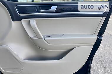 Позашляховик / Кросовер Volkswagen Touareg 2014 в 