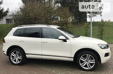 Позашляховик / Кросовер Volkswagen Touareg 2011 в 
