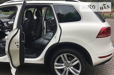 Позашляховик / Кросовер Volkswagen Touareg 2011 в 