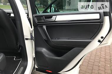 Позашляховик / Кросовер Volkswagen Touareg 2011 в 