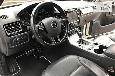 Позашляховик / Кросовер Volkswagen Touareg 2011 в 