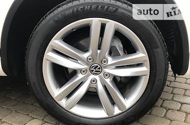 Позашляховик / Кросовер Volkswagen Touareg 2011 в 