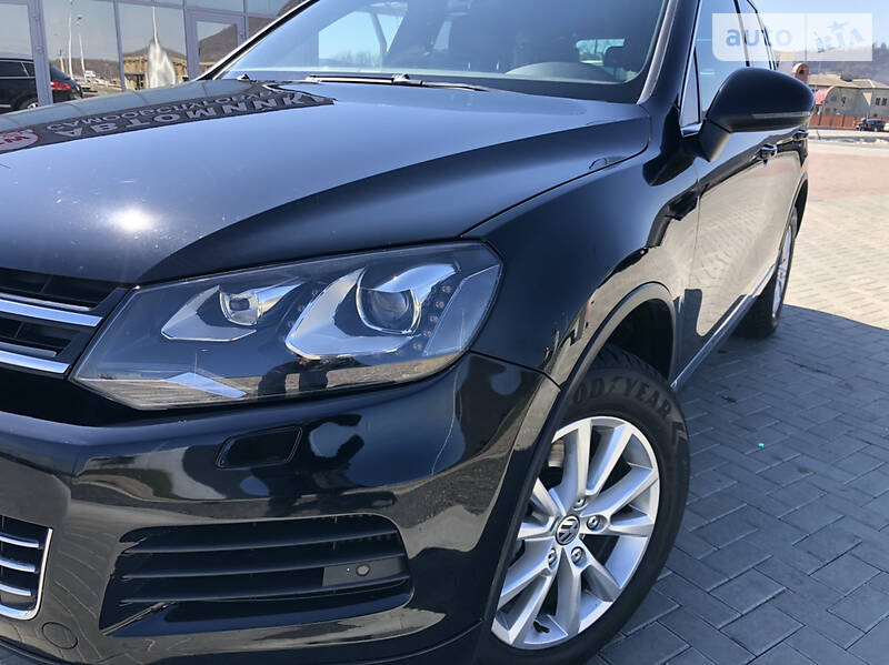 Позашляховик / Кросовер Volkswagen Touareg 2012 в Хусті