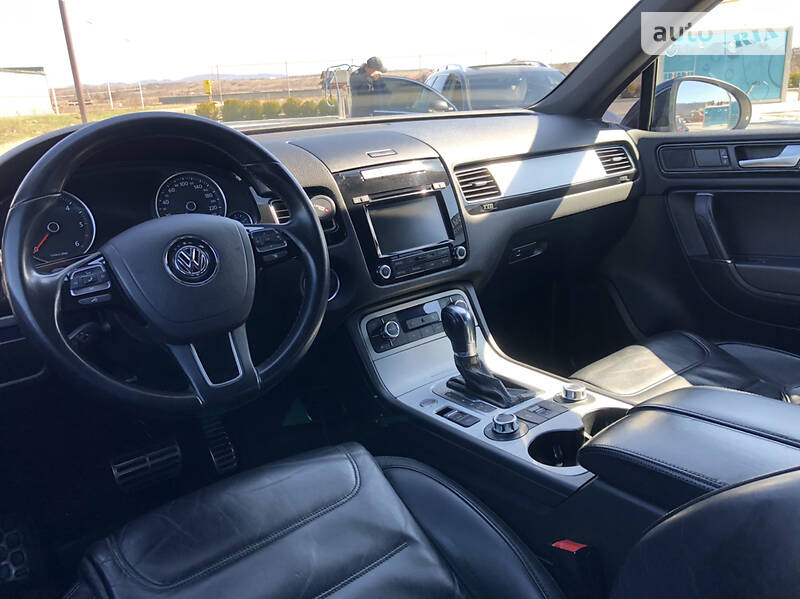 Позашляховик / Кросовер Volkswagen Touareg 2012 в Хусті
