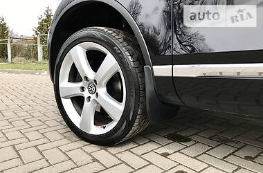 Позашляховик / Кросовер Volkswagen Touareg 2011 в 