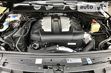 Позашляховик / Кросовер Volkswagen Touareg 2011 в 