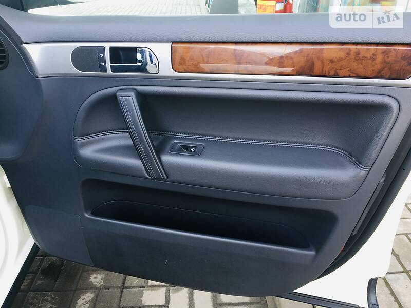 Позашляховик / Кросовер Volkswagen Touareg 2008 в Новомосковську