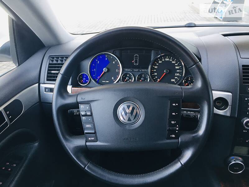 Позашляховик / Кросовер Volkswagen Touareg 2008 в Новомосковську