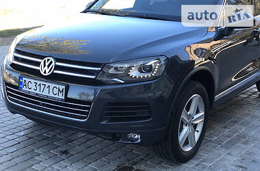 Позашляховик / Кросовер Volkswagen Touareg 2013 в 