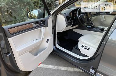 Позашляховик / Кросовер Volkswagen Touareg 2015 в 