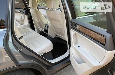 Позашляховик / Кросовер Volkswagen Touareg 2015 в 