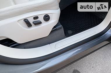 Позашляховик / Кросовер Volkswagen Touareg 2015 в 