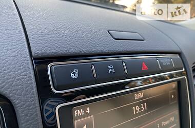 Позашляховик / Кросовер Volkswagen Touareg 2015 в 